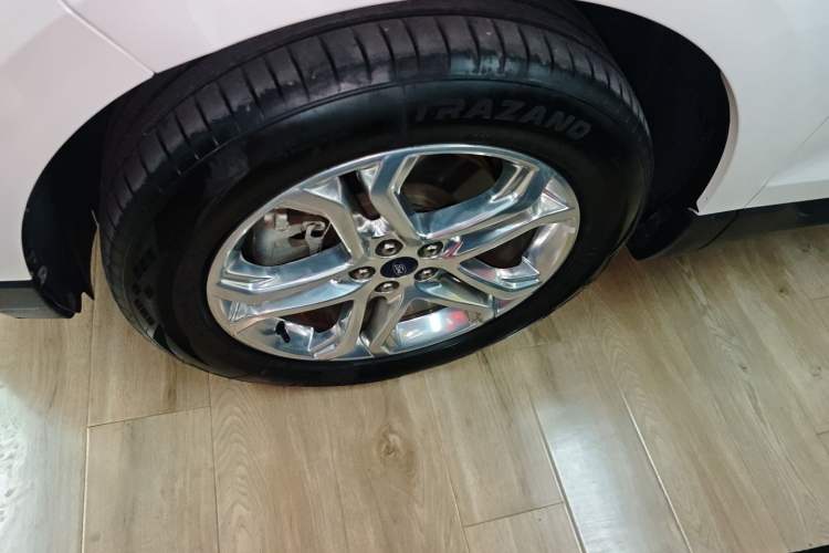 Used Ford Edge 2016 EcoBoost 245 Four-Wheel Drive Titanium Edition 7-Seater Left Front Wheel Hub