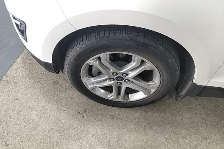 Used Ford Edge 2016 EcoBoost 245 Two-Wheel-Drive Titanium 7-Seater Left Front Wheel Hub
