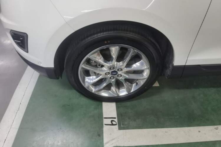 Used Ford Edge 2016 EcoBoost 245 Four-Wheel Drive Titanium 7-Seater Left Front Wheel Hub