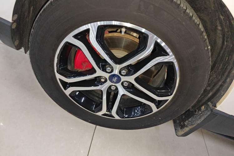 Used Ford Edge 2016 EcoBoost 245 Two-Wheel-Drive Titanium 7-Seater Left Front Wheel Hub