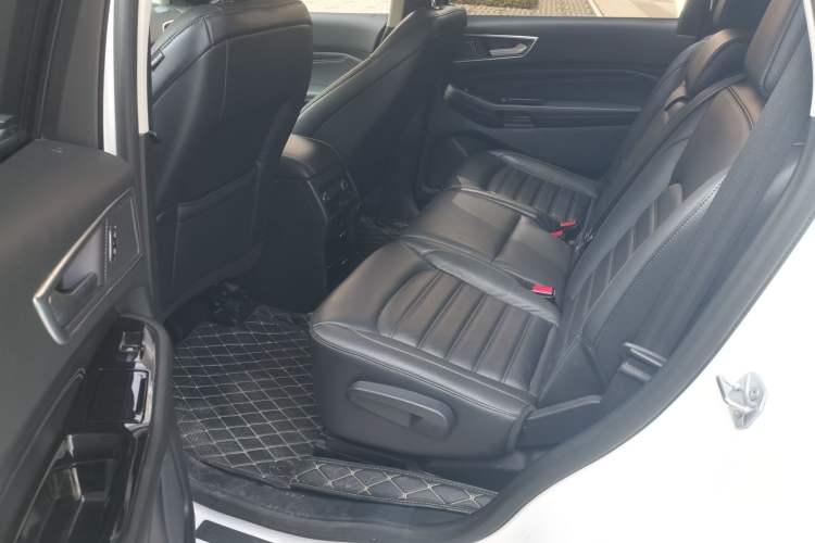 Used Ford Edge 2016 EcoBoost 245 Two-Wheel-Drive Titanium 7-Seater Left Rear Seat