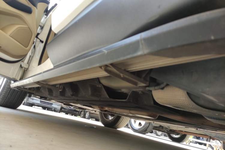 Used Ford Edge 2016 EcoBoost 245 Two-Wheel-Drive Titanium 5-Seater Left Side Sill