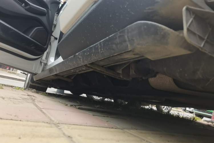 Used Ford Edge 2016 EcoBoost 245 Two-Wheel-Drive Titanium 7-Seater Left Side Sill