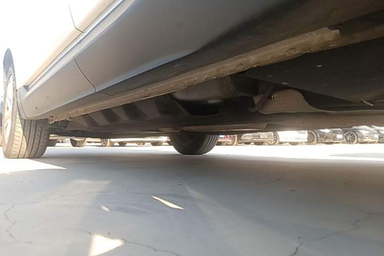 Used Ford Edge 2016 EcoBoost 245 Two-Wheel-Drive Titanium 7-Seater Left Side Sill
