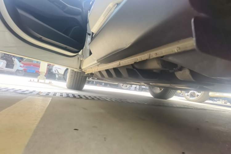 Used Ford Edge 2016 EcoBoost 245 Four-Wheel Drive Titanium 7-Seater Left Side Sill