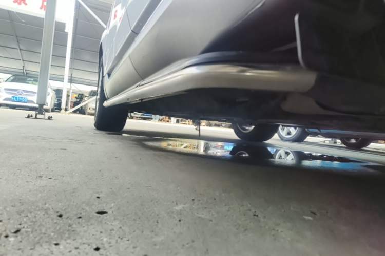 Used Ford Edge 2016 EcoBoost 245 Two-Wheel-Drive Titanium 7-Seater Left Side Sill