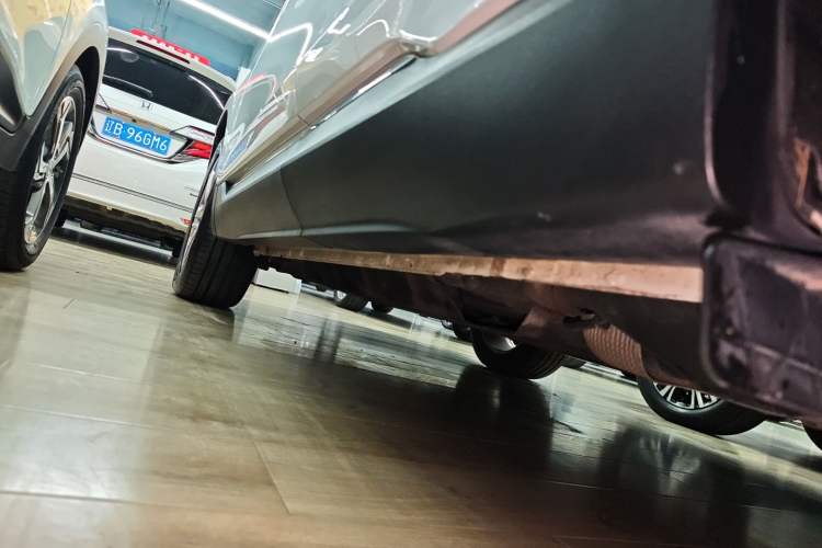 Used Ford Edge 2016 EcoBoost 245 Four-Wheel Drive Titanium Edition 7-Seater Left Side Sill