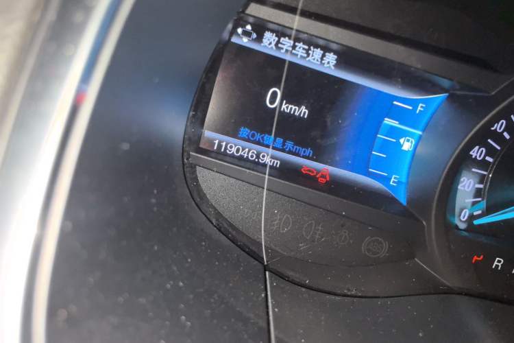 Used Ford Edge 2016 EcoBoost 245 Two-Wheel-Drive Titanium 7-Seater Odometer Close Up