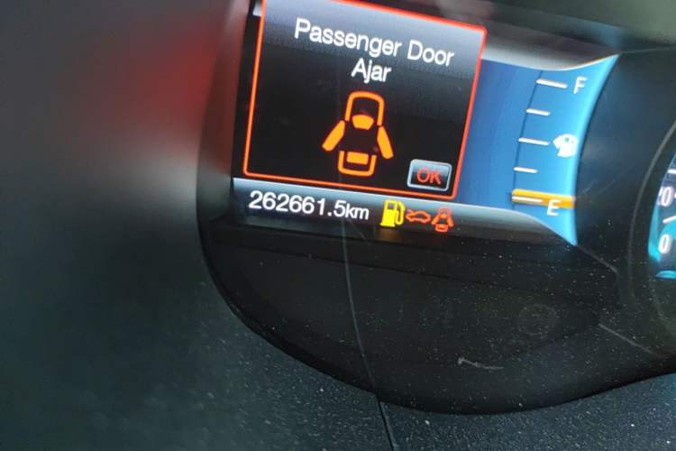 Used Ford Edge 2016 EcoBoost 245 Two-Wheel-Drive Titanium 7-Seater Odometer Close Up