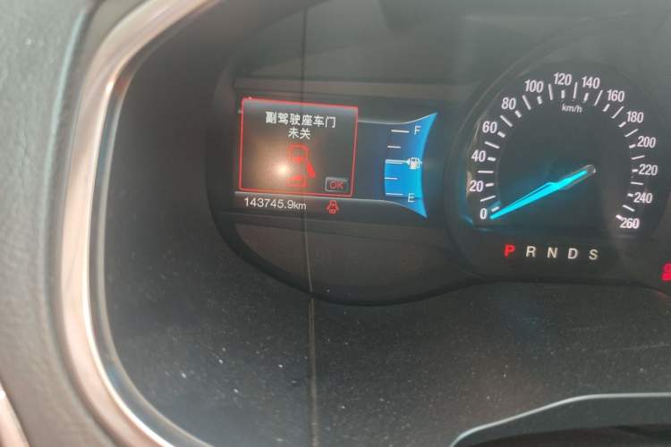 Used Ford Edge 2016 EcoBoost 245 Two-Wheel-Drive Titanium 7-Seater Odometer Close Up
