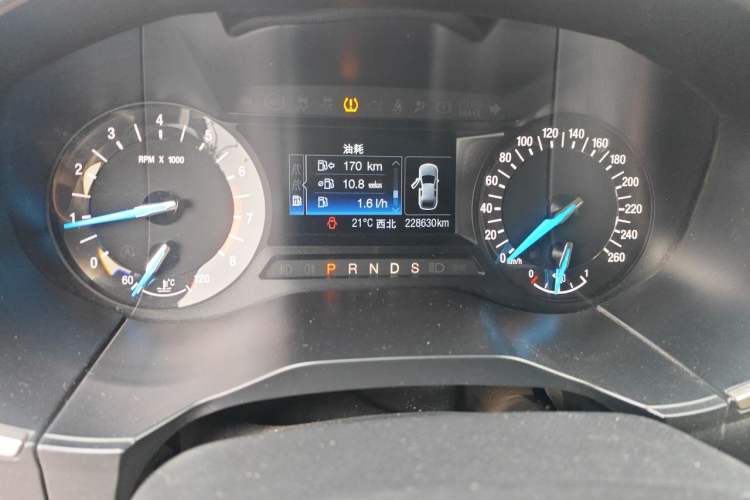 Used Ford Edge 2016 EcoBoost 245 Two-Wheel-Drive Titanium 5-Seater Odometer Close Up