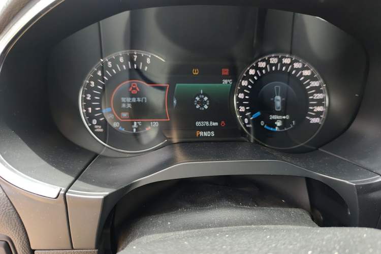 Used Ford Edge 2016 EcoBoost 245 Four-Wheel Drive Titanium 7-Seater Odometer Close Up