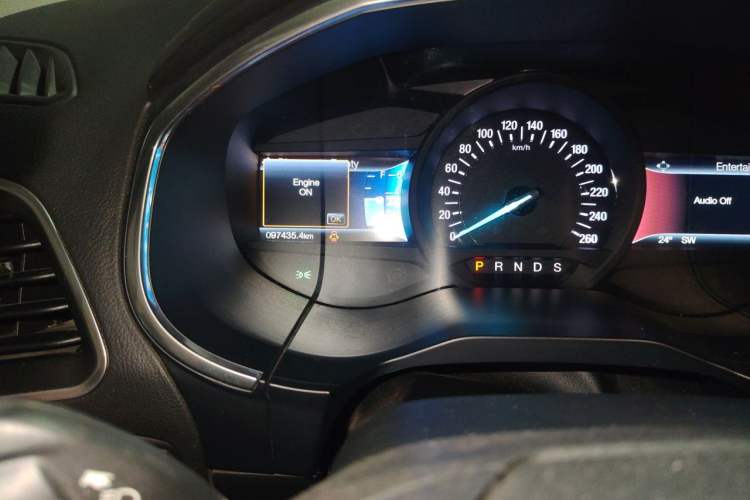 Used Ford Edge 2016 EcoBoost 245 Two-Wheel-Drive Titanium 7-Seater Odometer Close Up