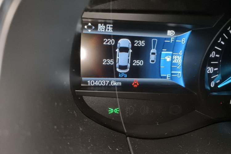 Used Ford Edge 2016 EcoBoost 245 Two-Wheel-Drive Titanium 7-Seater Odometer Close Up