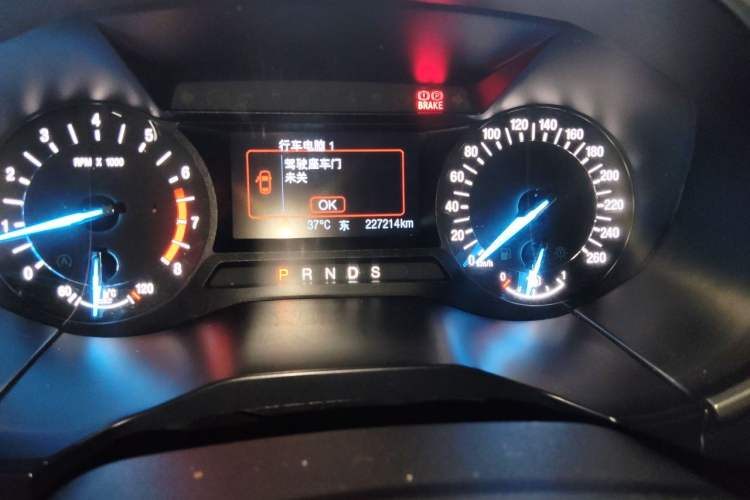 Used Ford Edge 2016 EcoBoost 245 Two-Wheel-Drive Titanium 5-Seater Odometer Close Up