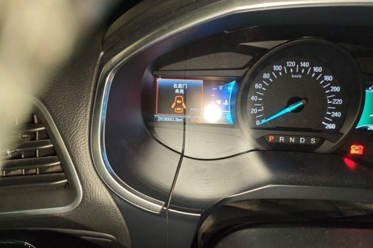 Used Ford Edge 2016 EcoBoost 245 Four-Wheel Drive Titanium Edition 7-Seater Odometer Close Up