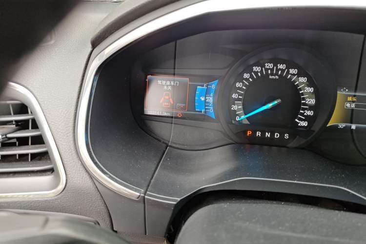 Used Ford Edge 2016 EcoBoost 245 Two-Wheel-Drive Titanium 7-Seater Odometer Close Up
