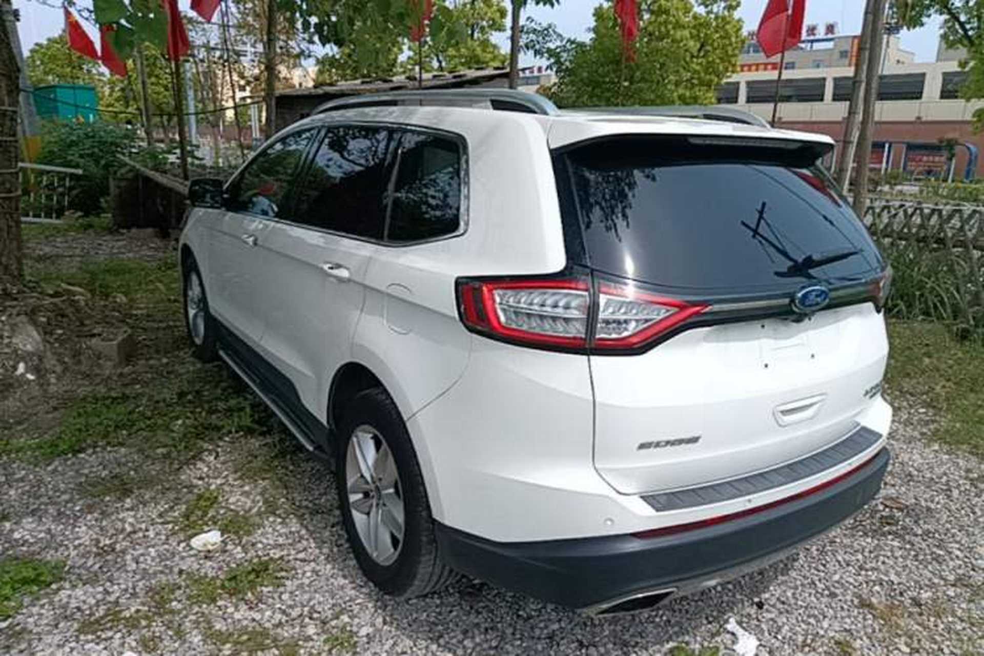 Used Ford Edge 2016 EcoBoost 245 Two-Wheel-Drive Platinum Edition 7-Seater Rear Left 45 Deg