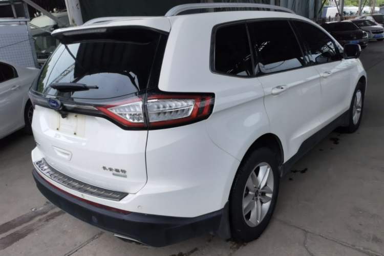 Used Ford Edge 2016 EcoBoost 245 Two-Wheel-Drive Platinum Edition 7-Seater Rear Right 45 Deg