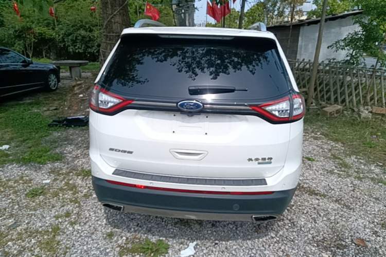 Used Ford Edge 2016 EcoBoost 245 Two-Wheel-Drive Platinum Edition 7-Seater Rear