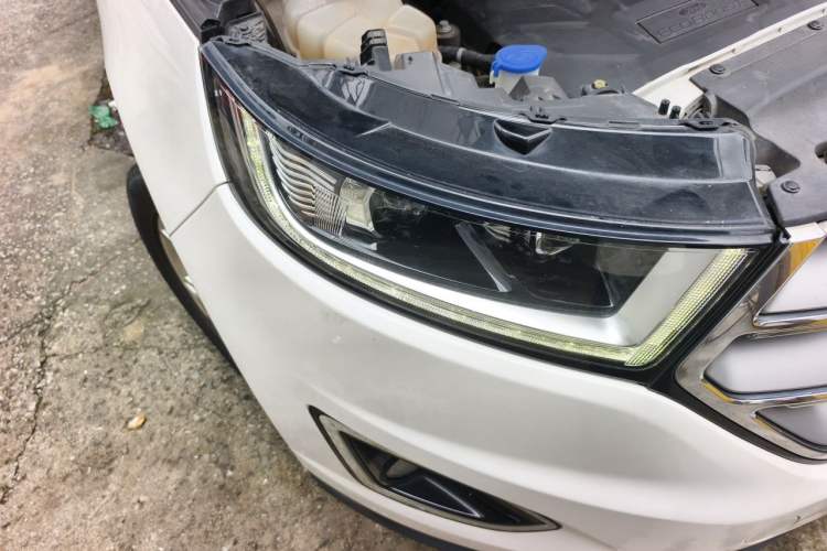 Used Ford Edge 2016 EcoBoost 245 Four-Wheel Drive Titanium Edition 7-Seater Right Front Headlight