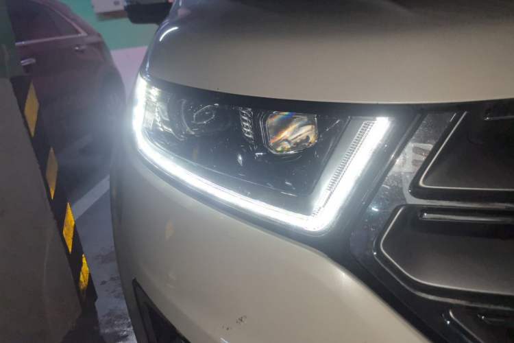 Used Ford Edge 2016 EcoBoost 245 Two-Wheel-Drive Titanium 7-Seater Right Front Headlight