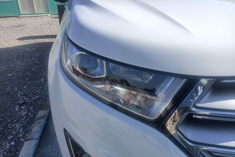 Used Ford Edge 2016 EcoBoost 245 Two-Wheel-Drive Titanium 5-Seater Right Front Headlight