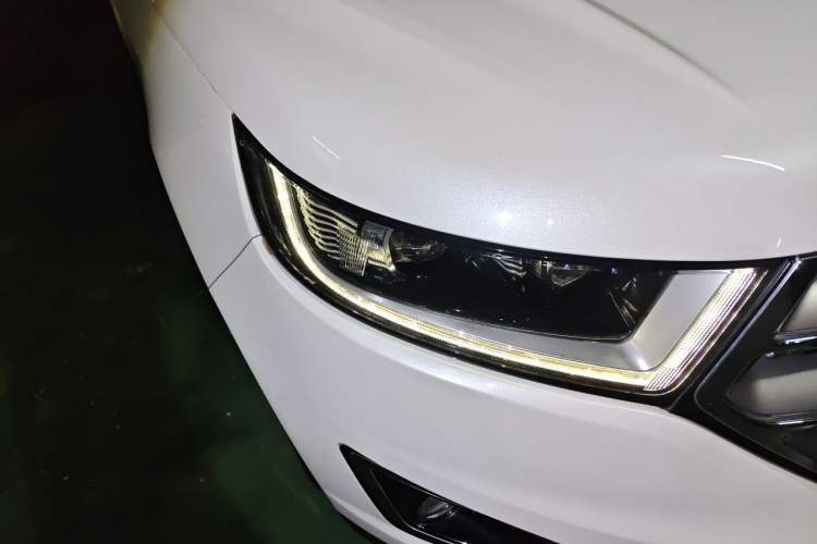 Used Ford Edge 2016 EcoBoost 245 Two-Wheel-Drive Titanium 7-Seater Right Front Headlight