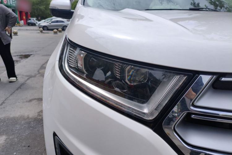 Used Ford Edge 2016 EcoBoost 245 Four-Wheel Drive Titanium 7-Seater Right Front Headlight