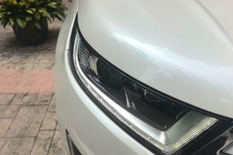 Used Ford Edge 2016 EcoBoost 245 Four-Wheel Drive Titanium 7-Seater Right Front Headlight