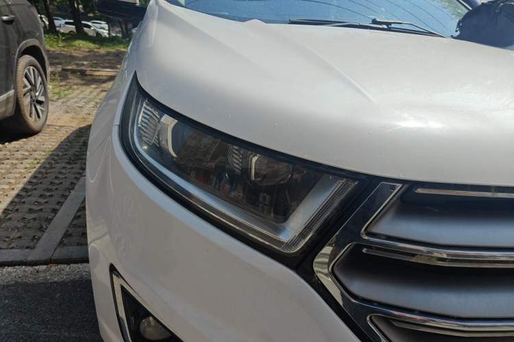Used Ford Edge 2016 EcoBoost 245 Four-Wheel Drive Titanium Edition 7-Seater Right Front Headlight