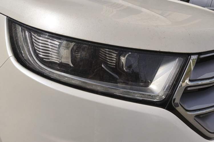 Used Ford Edge 2016 EcoBoost 245 Two-Wheel-Drive Titanium 7-Seater Right Front Headlight