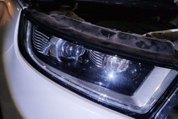 Used Ford Edge 2016 EcoBoost 245 Two-Wheel-Drive Titanium 7-Seater Right Front Headlight