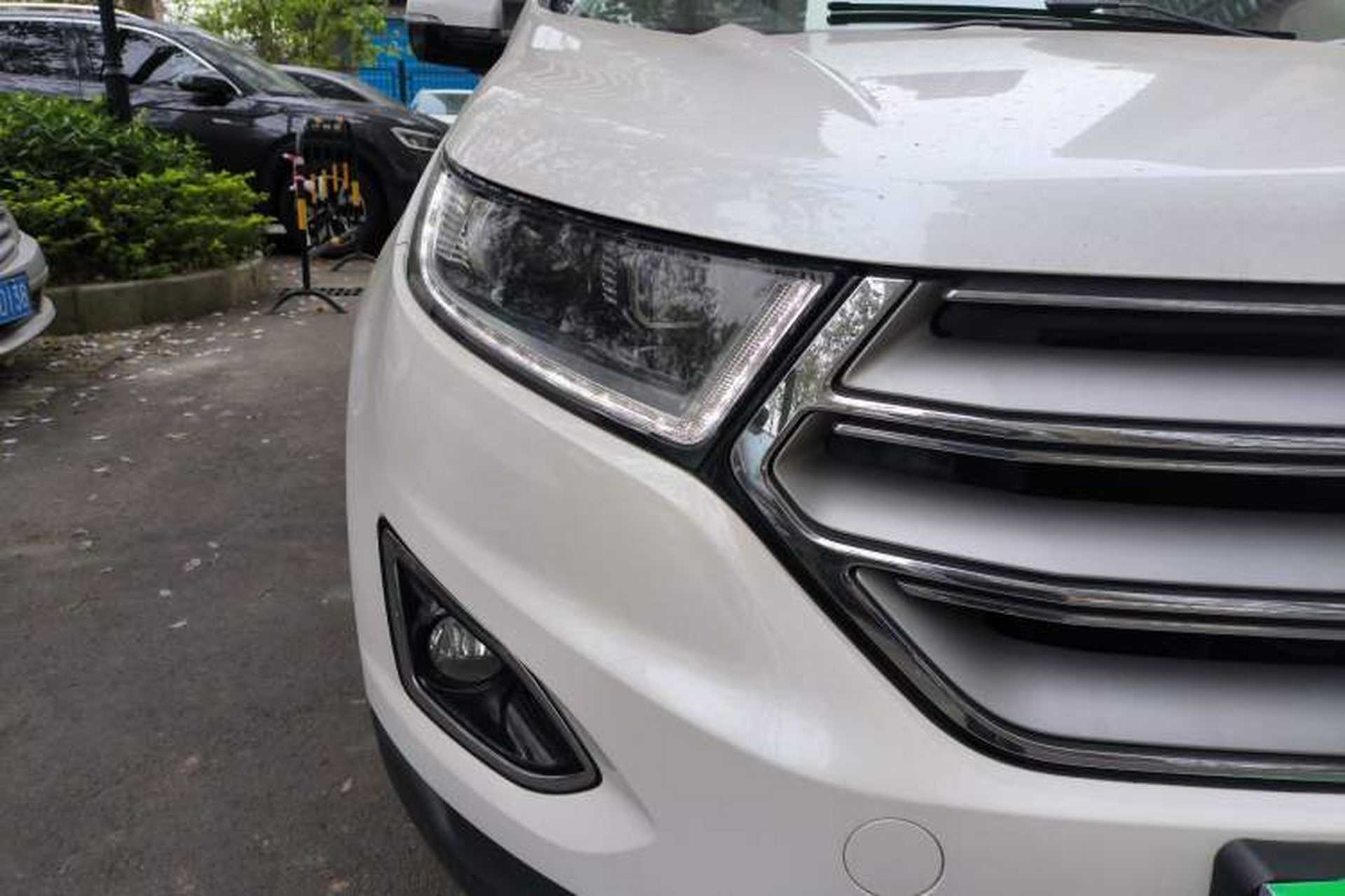 Used Ford Edge 2016 EcoBoost 245 Two-Wheel-Drive Titanium 7-Seater Right Front Headlight