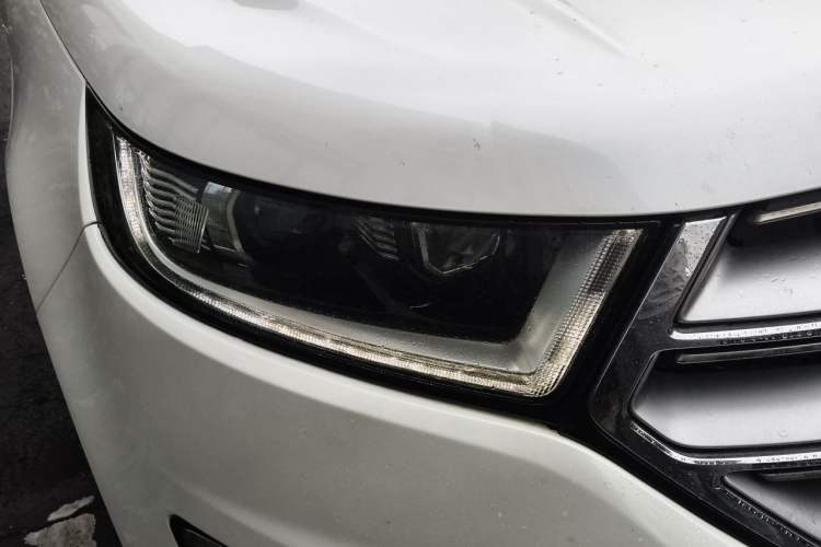 Used Ford Edge 2016 EcoBoost 245 Four-Wheel Drive Titanium Edition 7-Seater Right Front Headlight