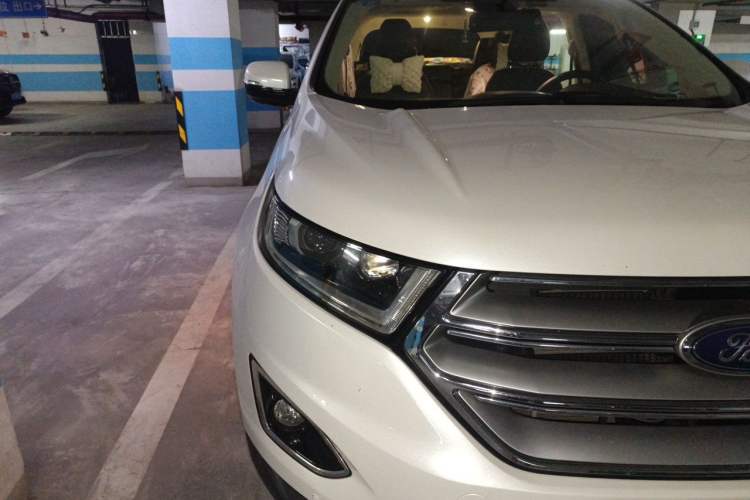 Used Ford Edge 2016 EcoBoost 245 Two-Wheel-Drive Titanium 7-Seater Right Front Headlight