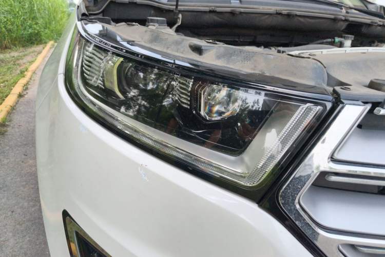 Used Ford Edge 2016 EcoBoost 245 Four-Wheel Drive Titanium 7-Seater Right Front Headlight