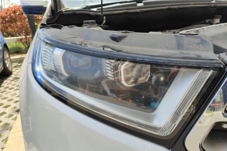 Used Ford Edge 2016 EcoBoost 245 Two-Wheel-Drive Titanium 7-Seater Right Front Headlight