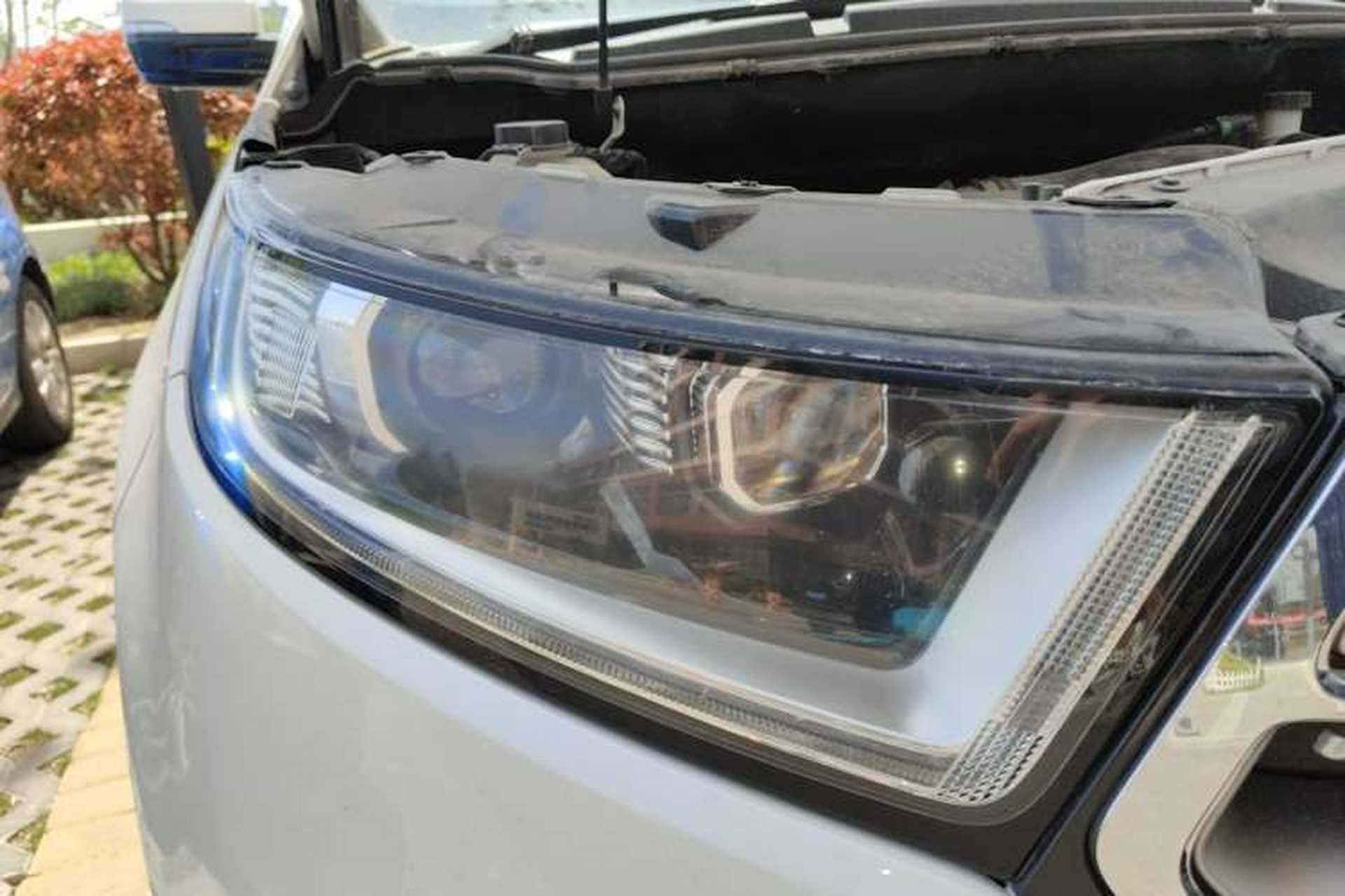 Used Ford Edge 2016 EcoBoost 245 Two-Wheel-Drive Titanium 7-Seater Right Front Headlight