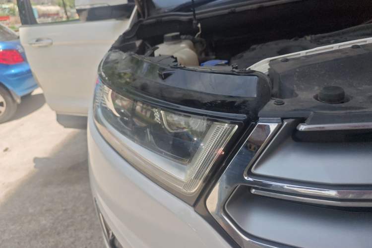 Used Ford Edge 2016 EcoBoost 245 Two-Wheel-Drive Titanium 7-Seater Right Front Headlight