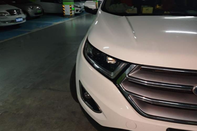 Used Ford Edge 2016 EcoBoost 245 Two-Wheel-Drive Titanium 7-Seater Right Front Headlight