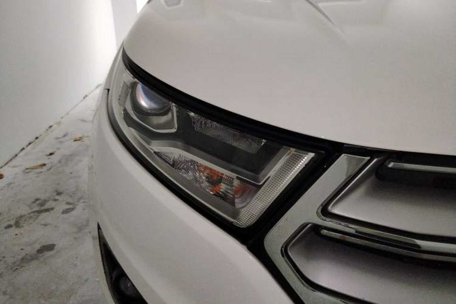 Used Ford Edge 2016 EcoBoost 245 Two-Wheel-Drive Titanium 5-Seater Right Front Headlight