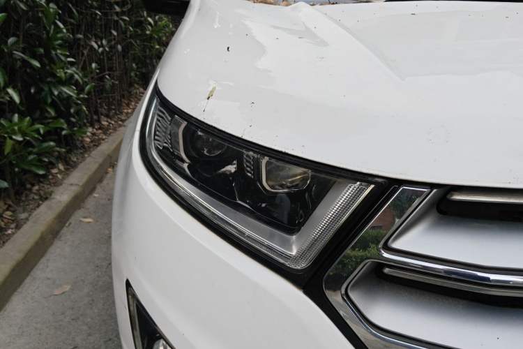 Used Ford Edge 2016 EcoBoost 245 Four-Wheel Drive Titanium Edition 7-Seater Right Front Headlight