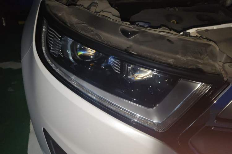 Used Ford Edge 2016 EcoBoost 245 Four-Wheel Drive Titanium 7-Seater Right Front Headlight