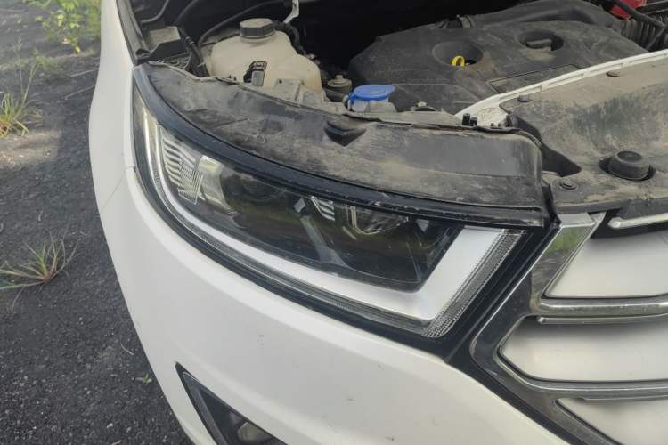 Used Ford Edge 2016 EcoBoost 245 Two-Wheel-Drive Titanium 7-Seater Right Front Headlight