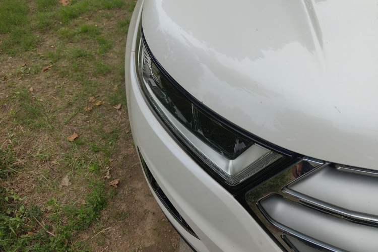 Used Ford Edge 2016 EcoBoost 245 Two-Wheel-Drive Titanium 7-Seater Right Front Headlight