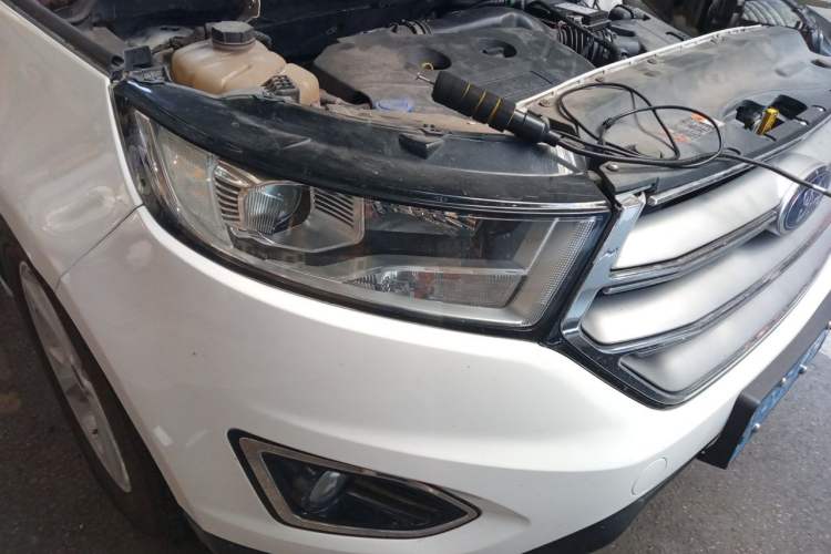 Used Ford Edge 2016 EcoBoost 245 Two-Wheel-Drive Titanium 5-Seater Right Front Headlight