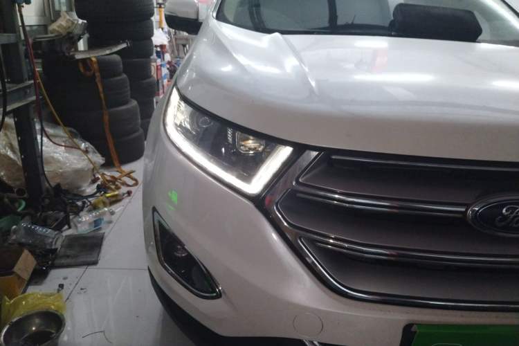 Used Ford Edge 2016 EcoBoost 245 Two-Wheel-Drive Titanium 7-Seater Right Front Headlight