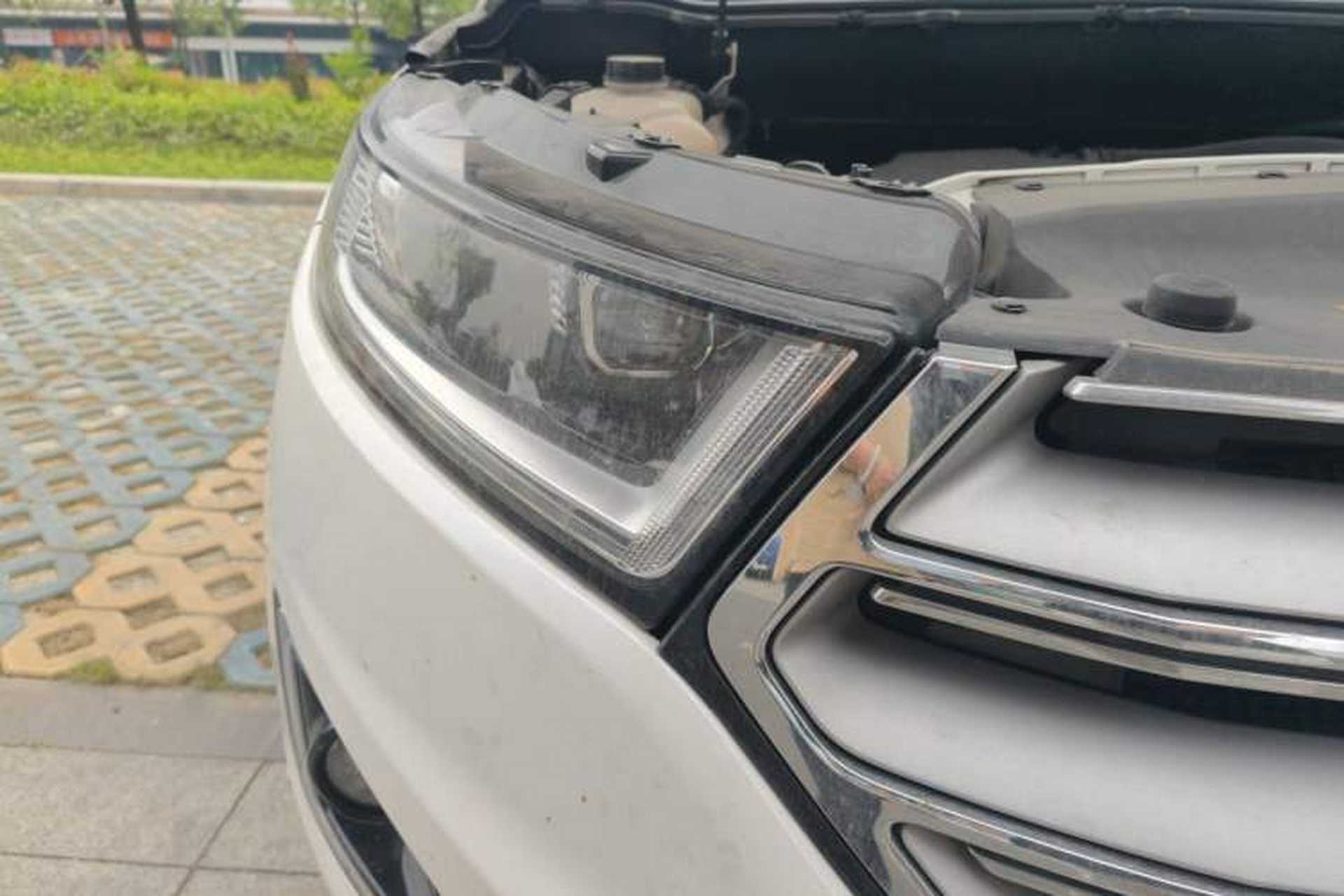Used Ford Edge 2016 EcoBoost 245 Four-Wheel Drive Titanium 7-Seater Right Front Headlight
