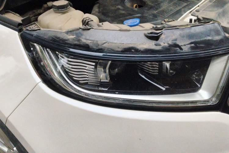 Used Ford Edge 2016 EcoBoost 245 Four-Wheel Drive Titanium 7-Seater Right Front Headlight